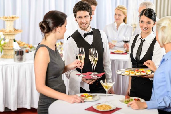 làm thế nào để lựa chọn đồng phục nhà hàng phù hợp nhất cho nhân viên